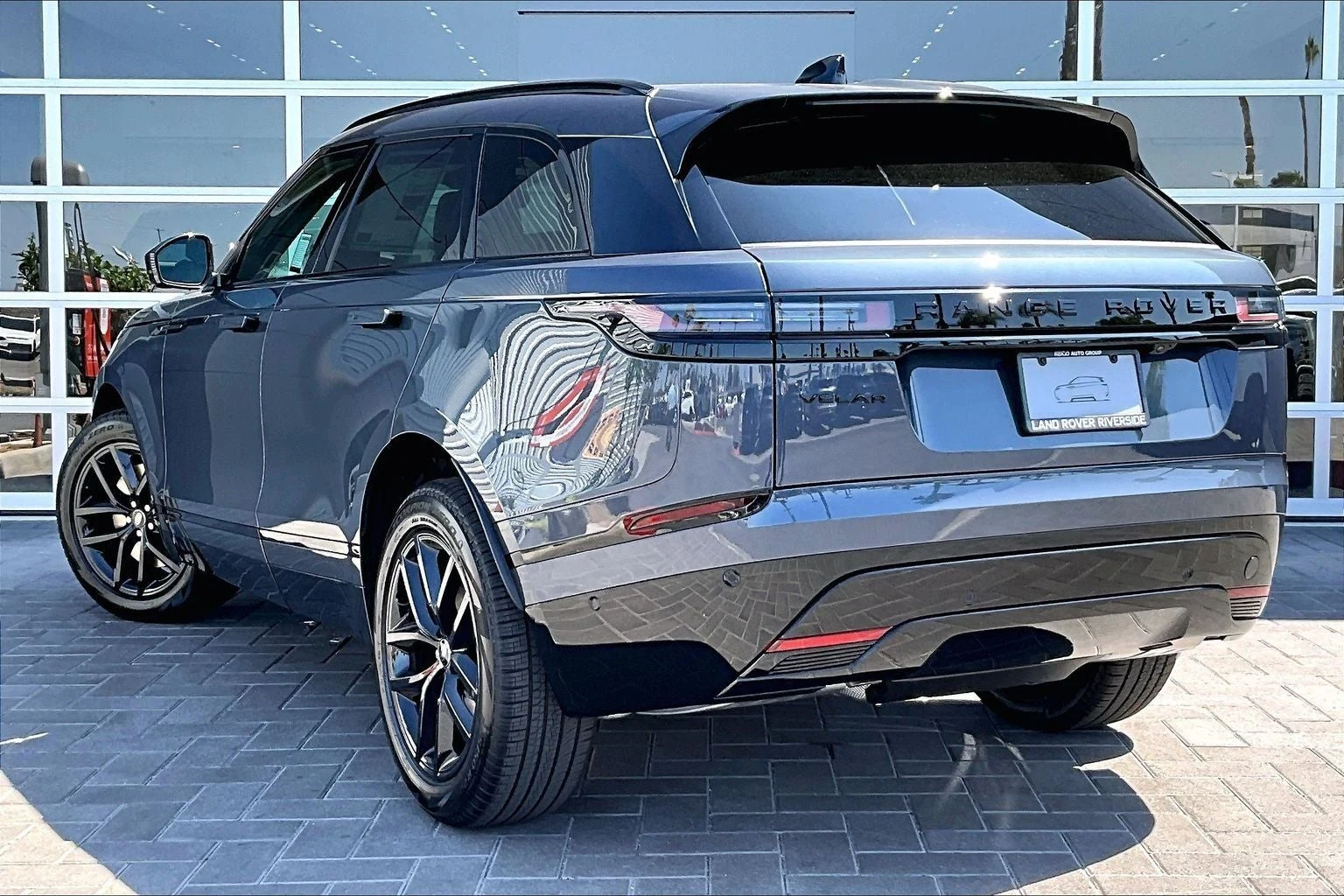 2026 Land Rover Range Rover Velar P250 Belgravia Edition (L560), 3/14