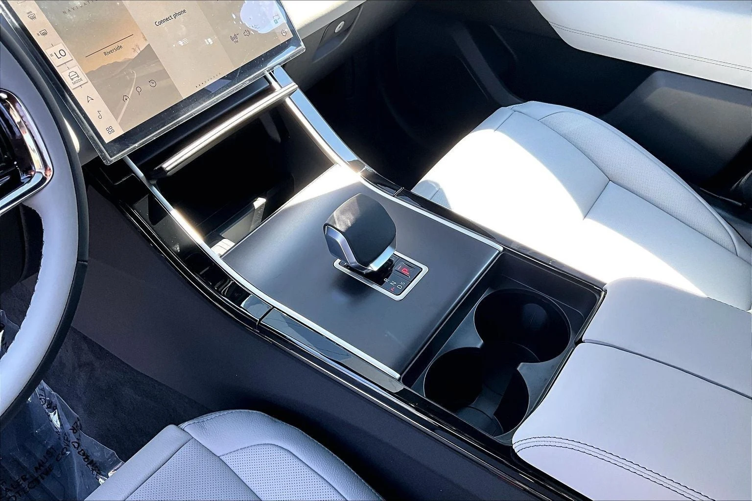2026 Land Rover Range Rover Velar P250 Belgravia Edition (L560), 8/14