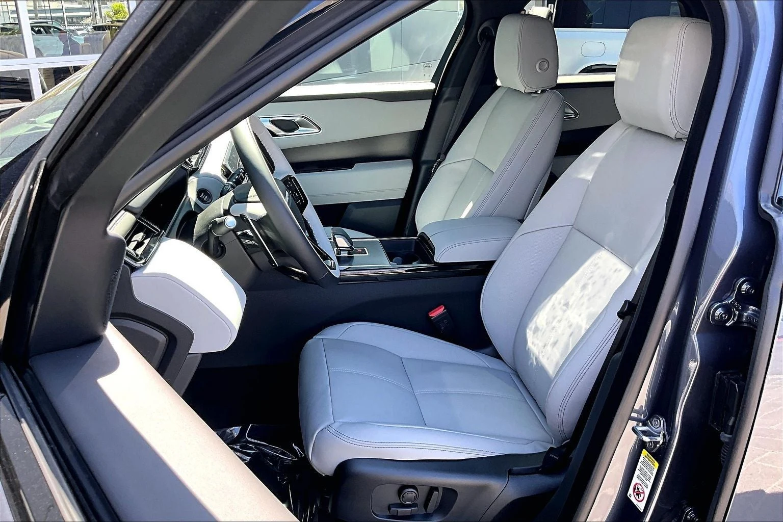 2026 Land Rover Range Rover Velar P250 Belgravia Edition (L560), 9/14