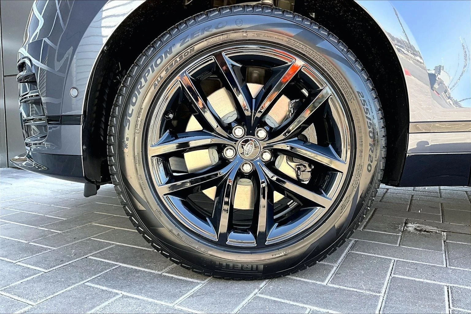 2026 Land Rover Range Rover Velar P250 Belgravia Edition (L560), 12/14