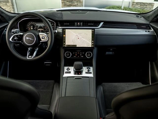2026 Jaguar F-Pace SVR, 19/20