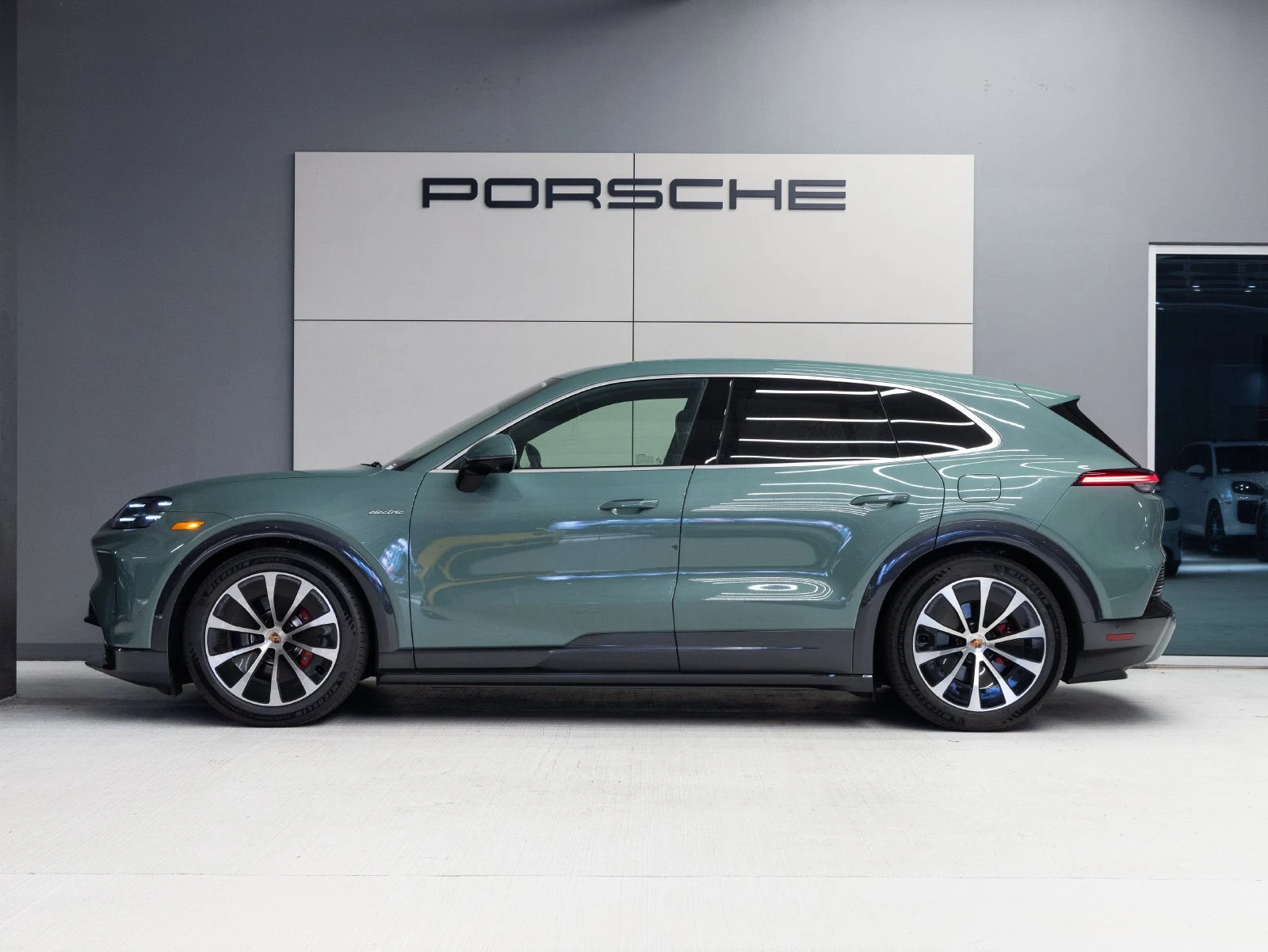 2026 Porsche Cayenne S Electric (E4), 2/20