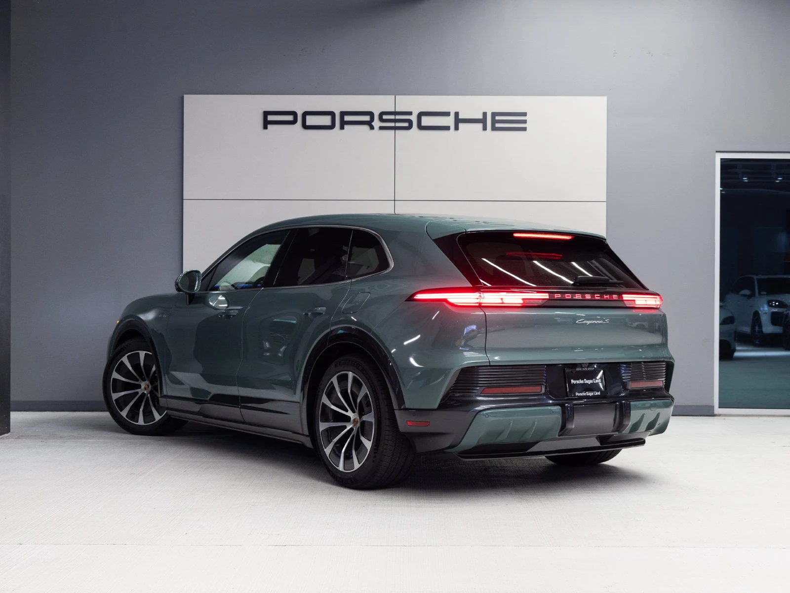 2026 Porsche Cayenne S Electric (E4), 3/20