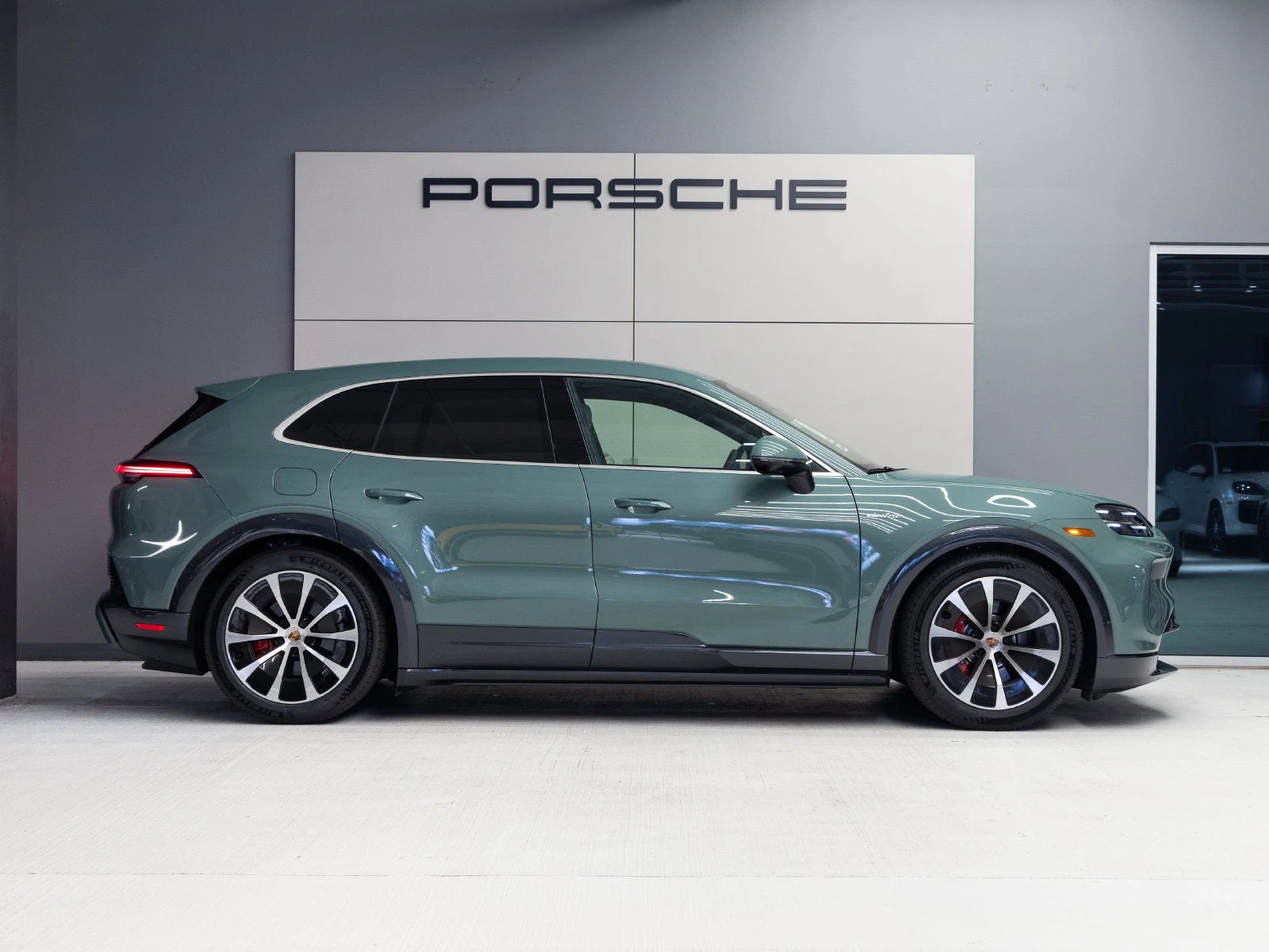2026 Porsche Cayenne S Electric (E4), 8/20