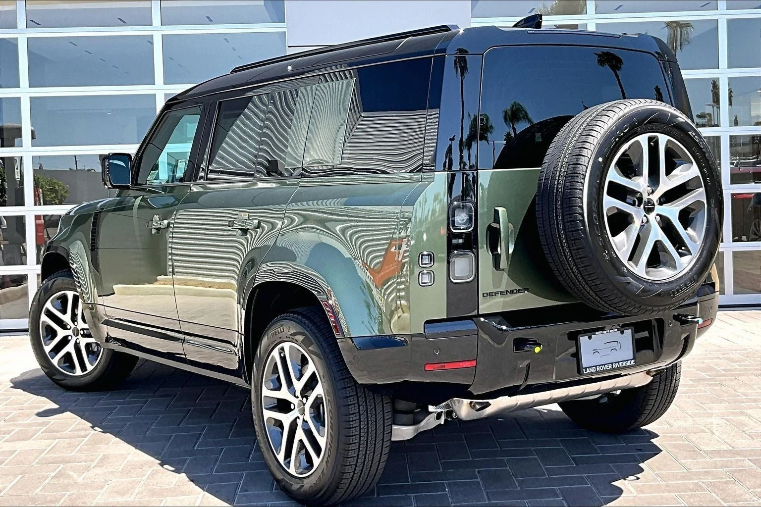 2026 Land Rover Defender 110 X-Dynamic SE (L663), 3/14