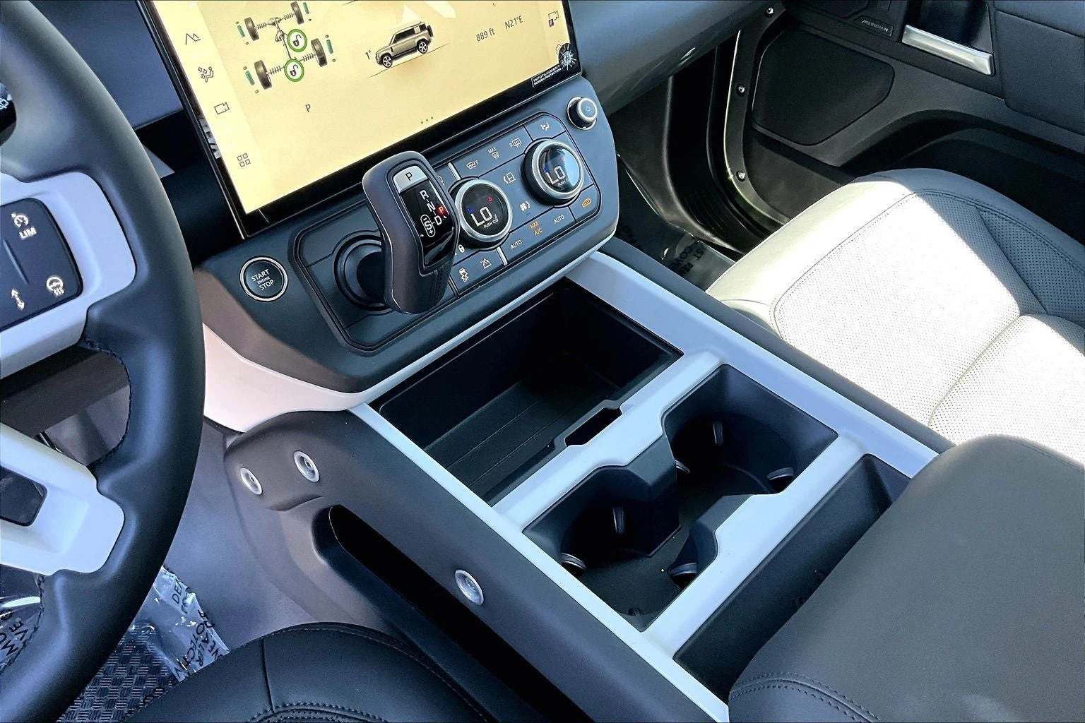 2026 Land Rover Defender 110 S TReK Edition (L663), 8/14