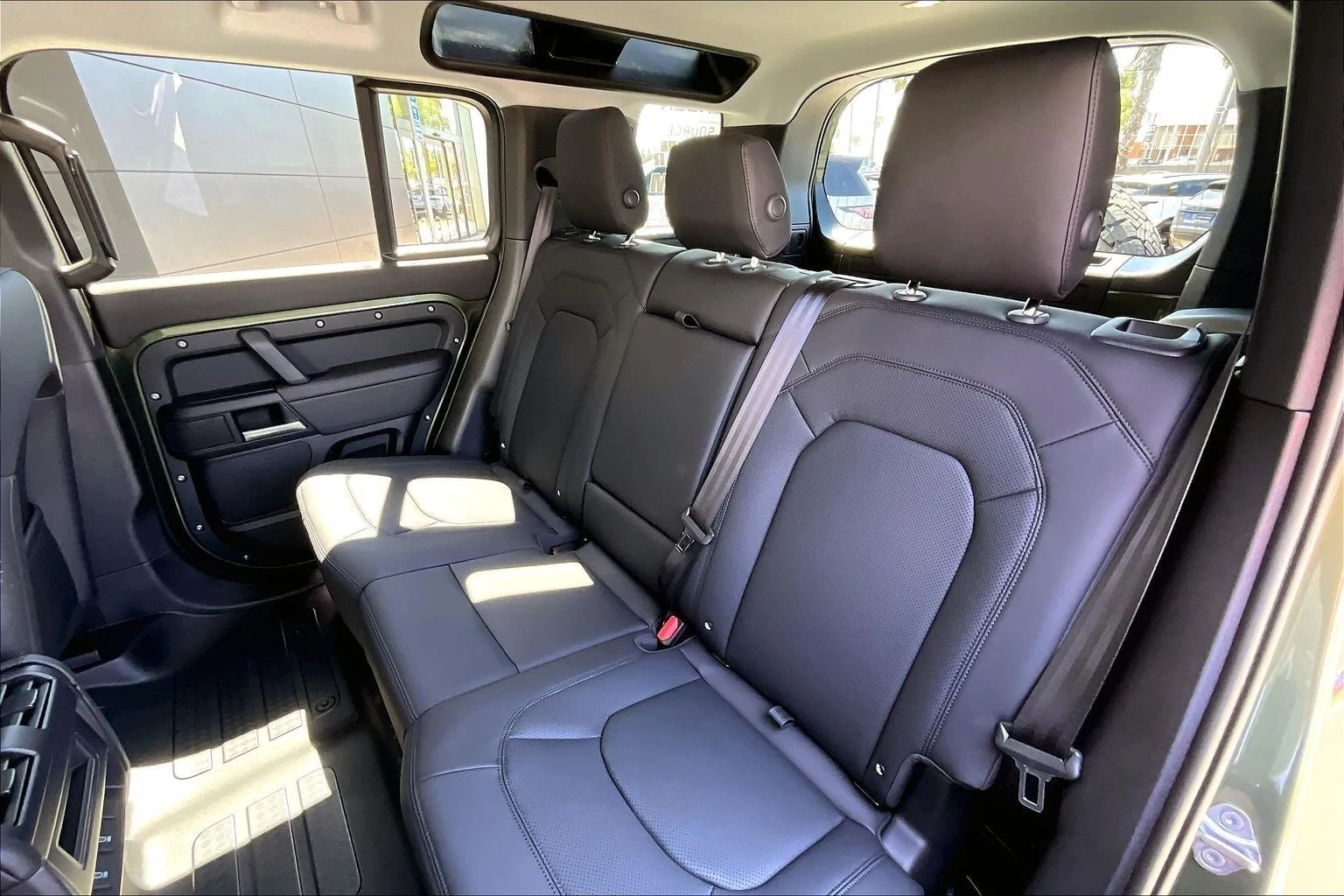 2026 Land Rover Defender 110 S TReK Edition (L663), 10/14