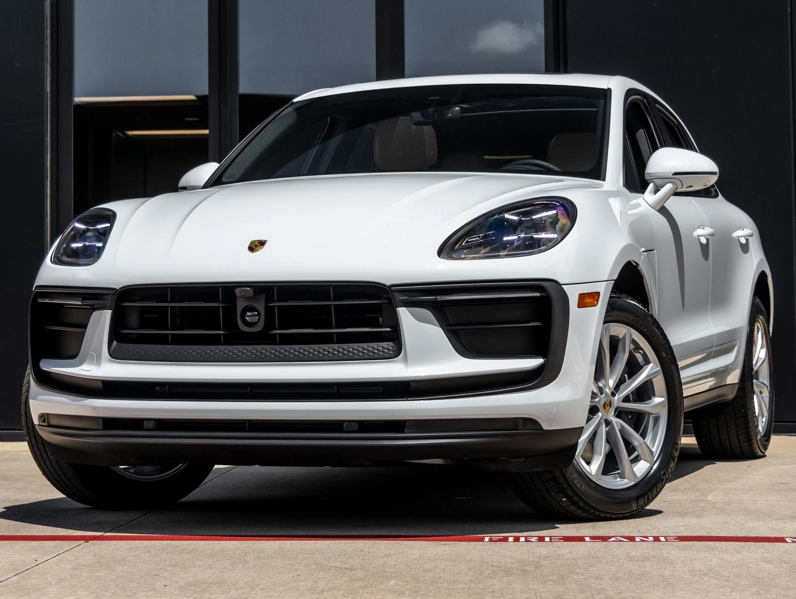 Porsche Macan (95B) · Carrara White Metallic · Indigo Auto Group