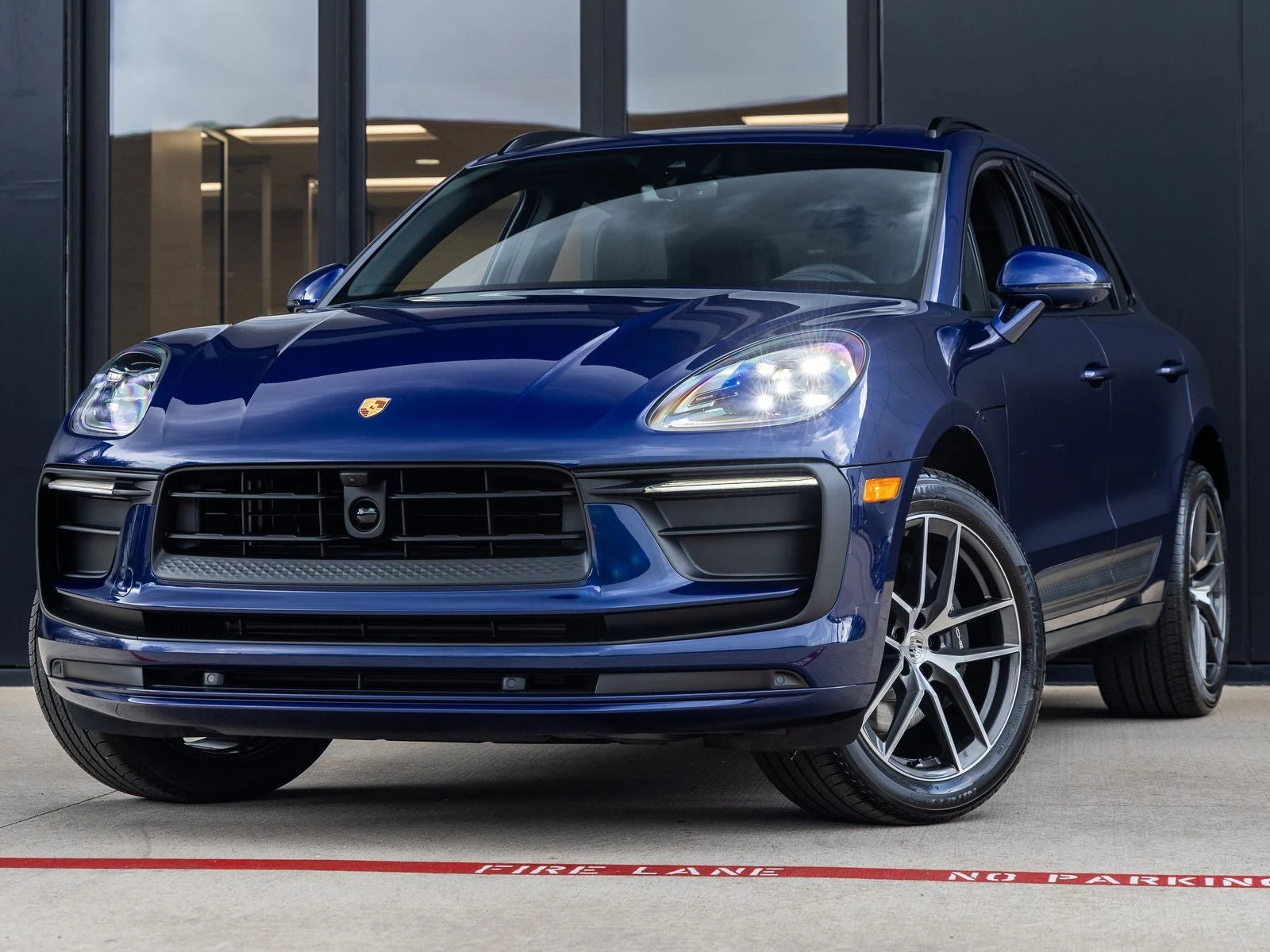 Porsche Macan (95B) · Gentian Blue Metallic · Indigo Auto Group