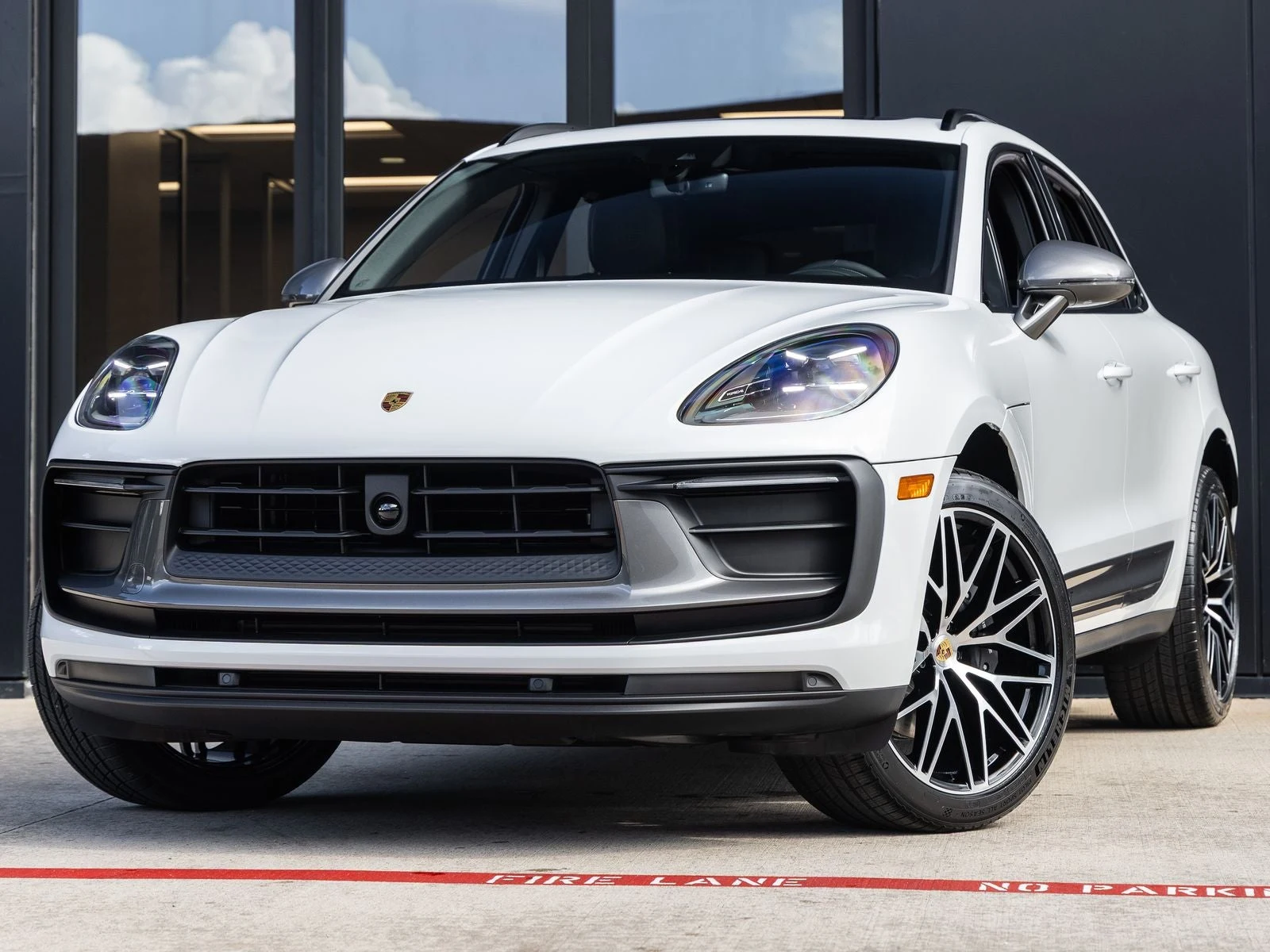 Porsche Macan T (95B) · white · Indigo Auto Group