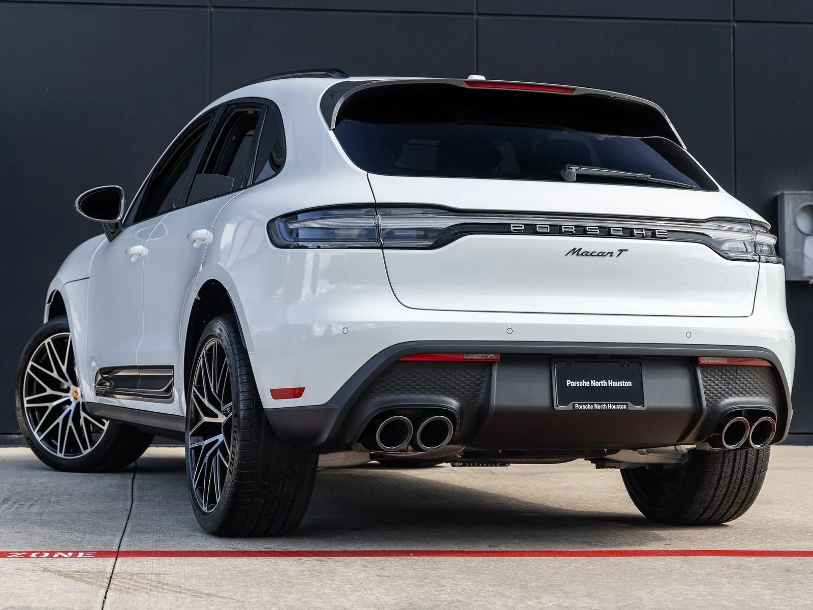 2026 Porsche Macan T (95B), 3/20