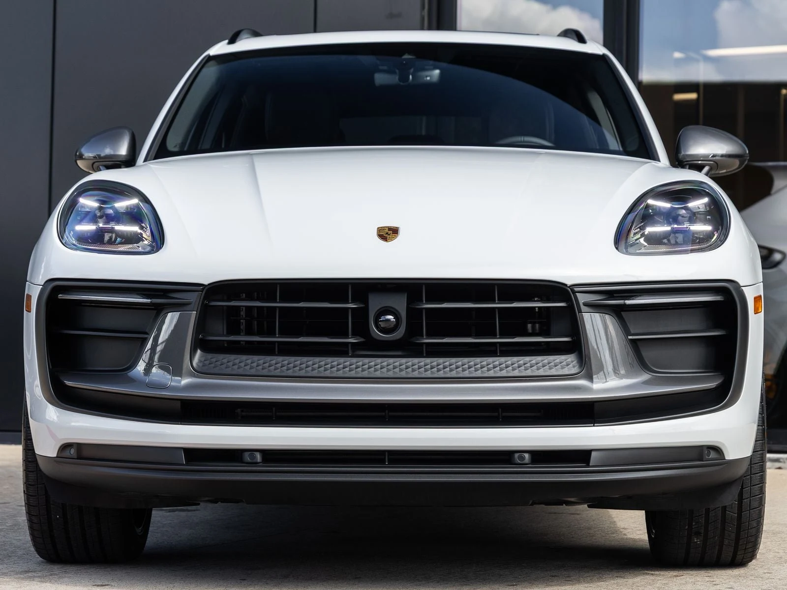2026 Porsche Macan T (95B), 8/20