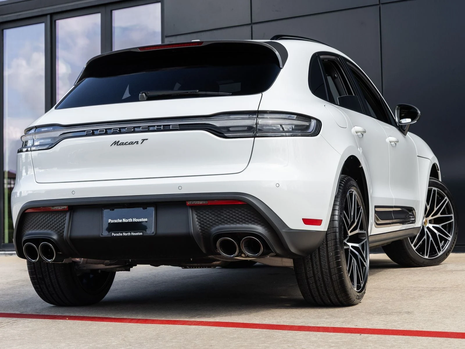 2026 Porsche Macan T (95B), 11/20