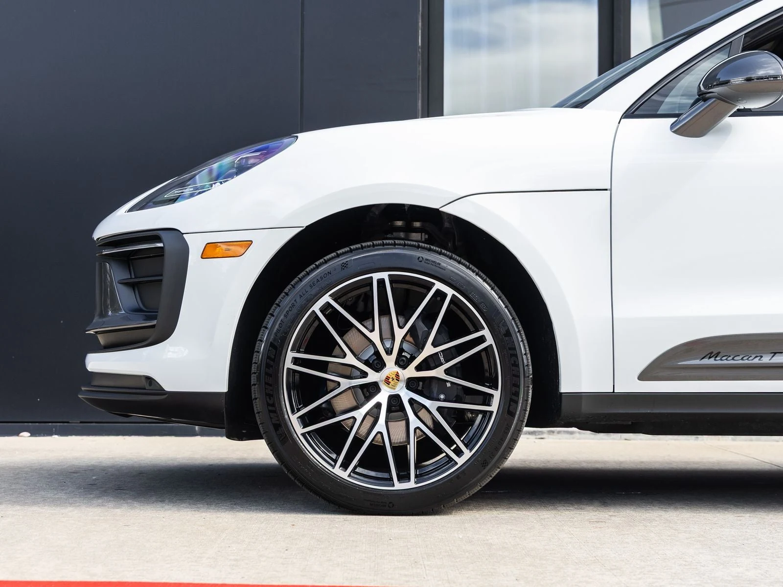 2026 Porsche Macan T (95B), 13/20