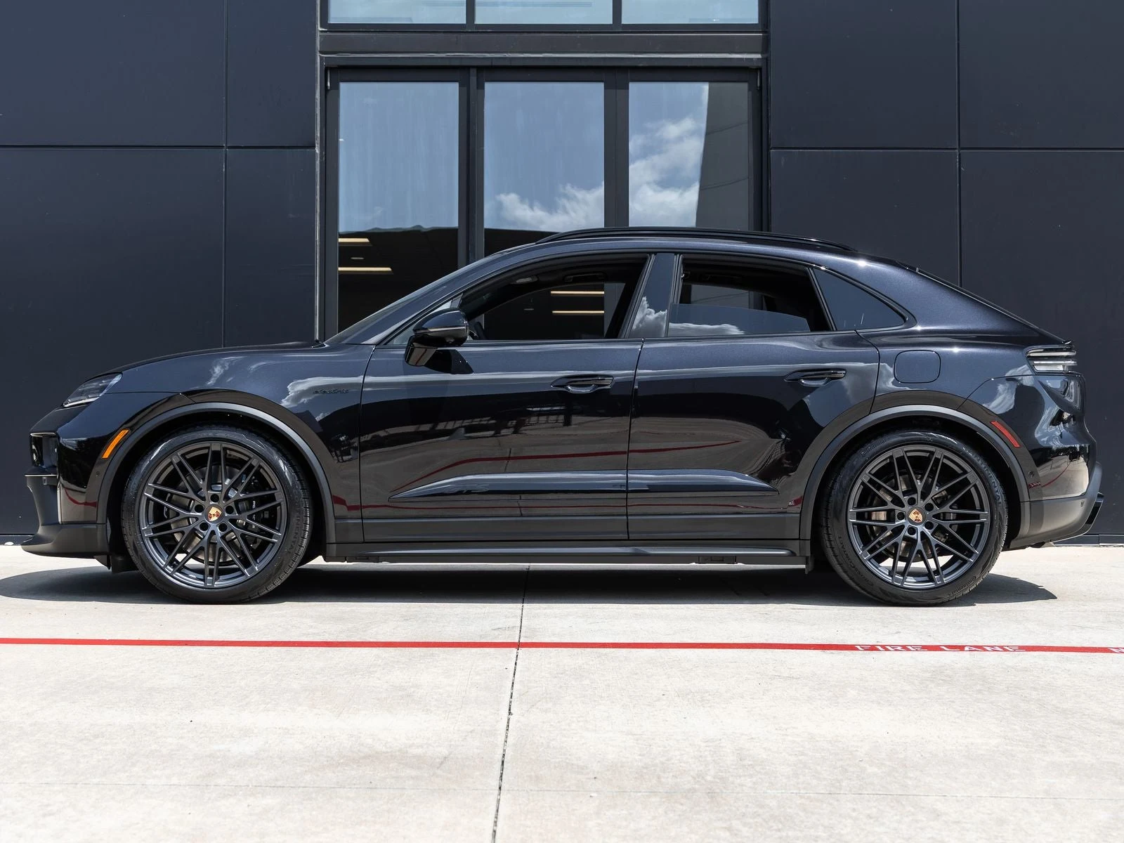 2026 Porsche Macan GTS Electric (XAB), 2/20