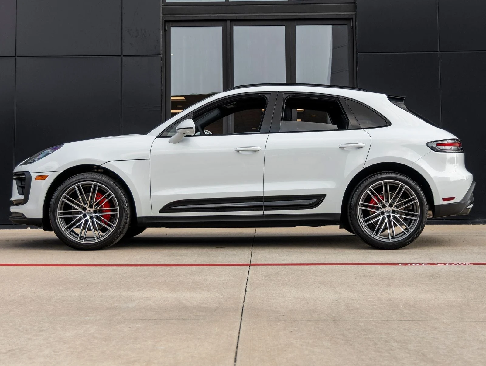 2026 Porsche Macan S (95B), 2/20