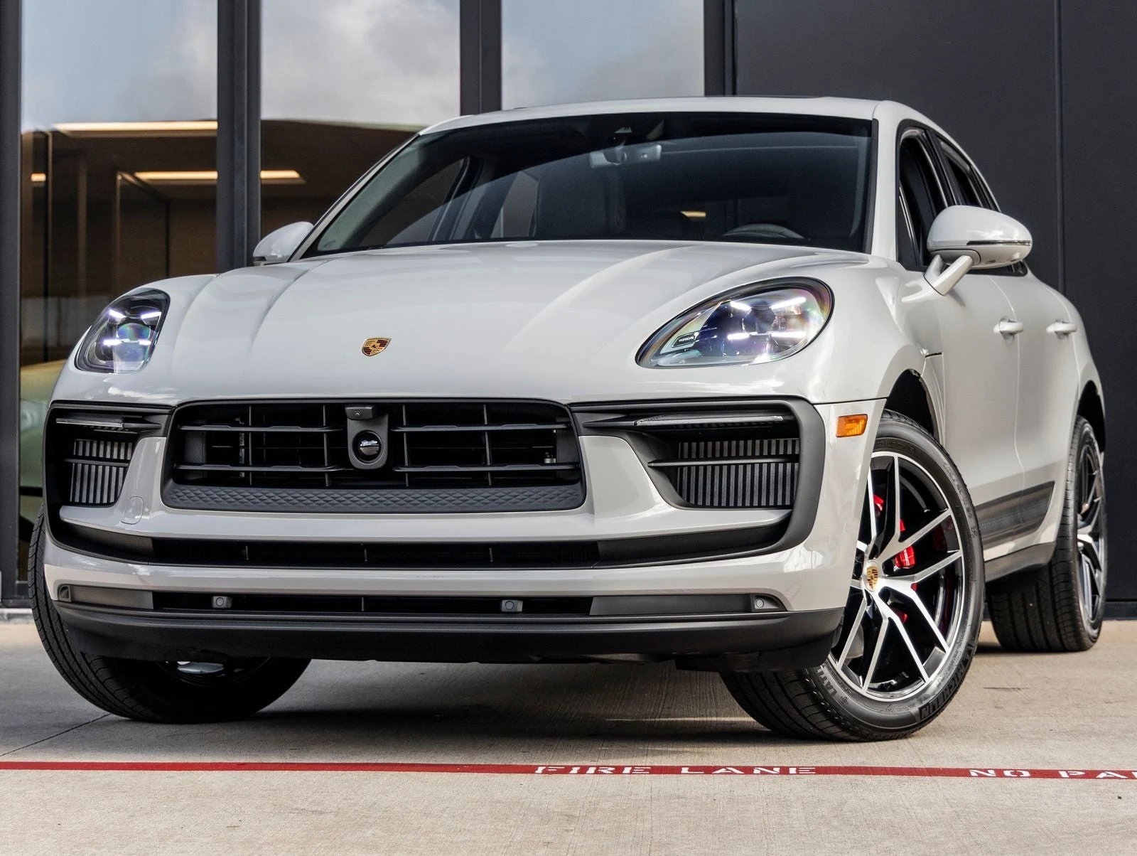 Porsche Macan S (95B) · Chalk · Indigo Auto Group