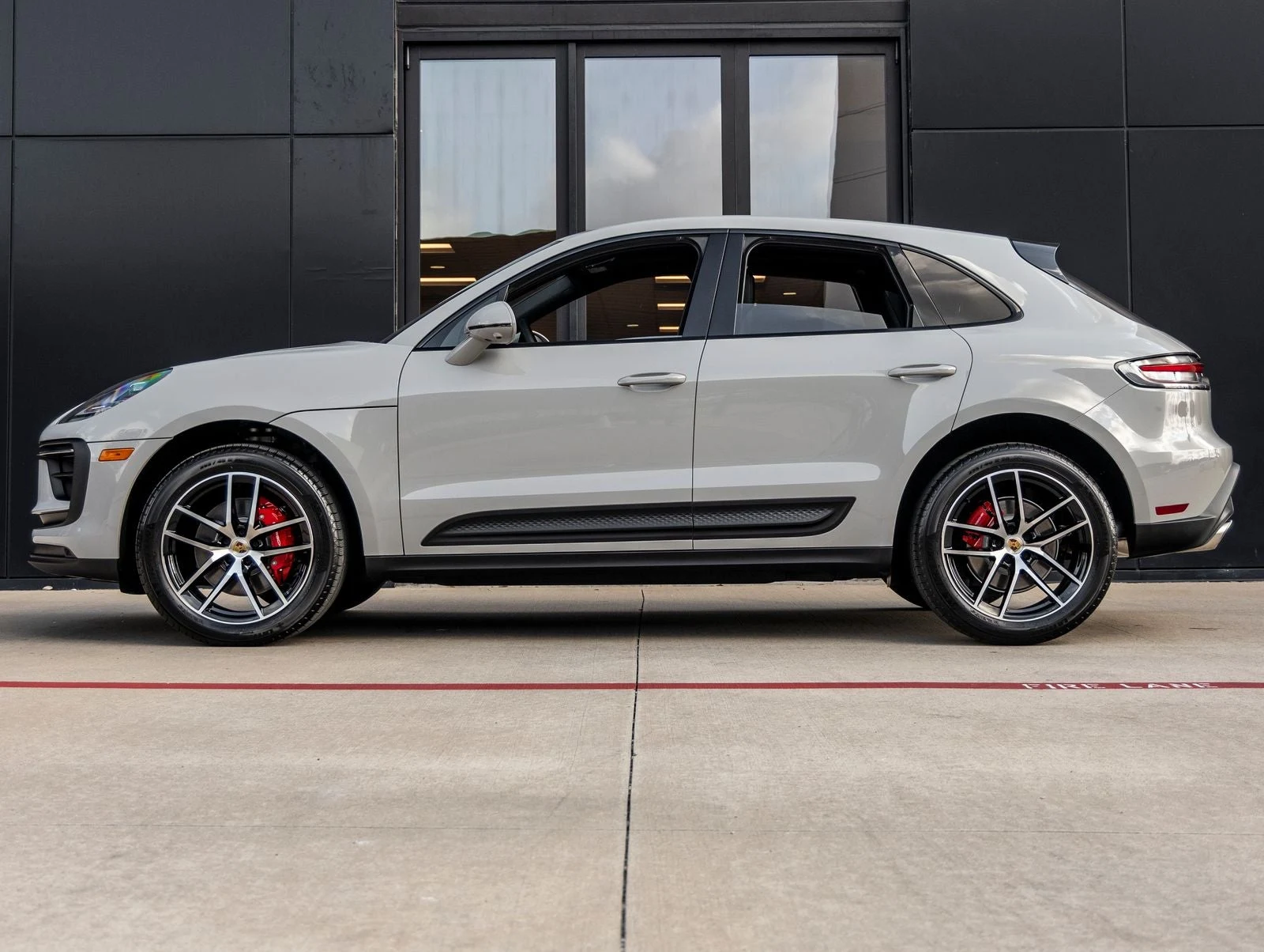 2026 Porsche Macan S (95B), 2/20