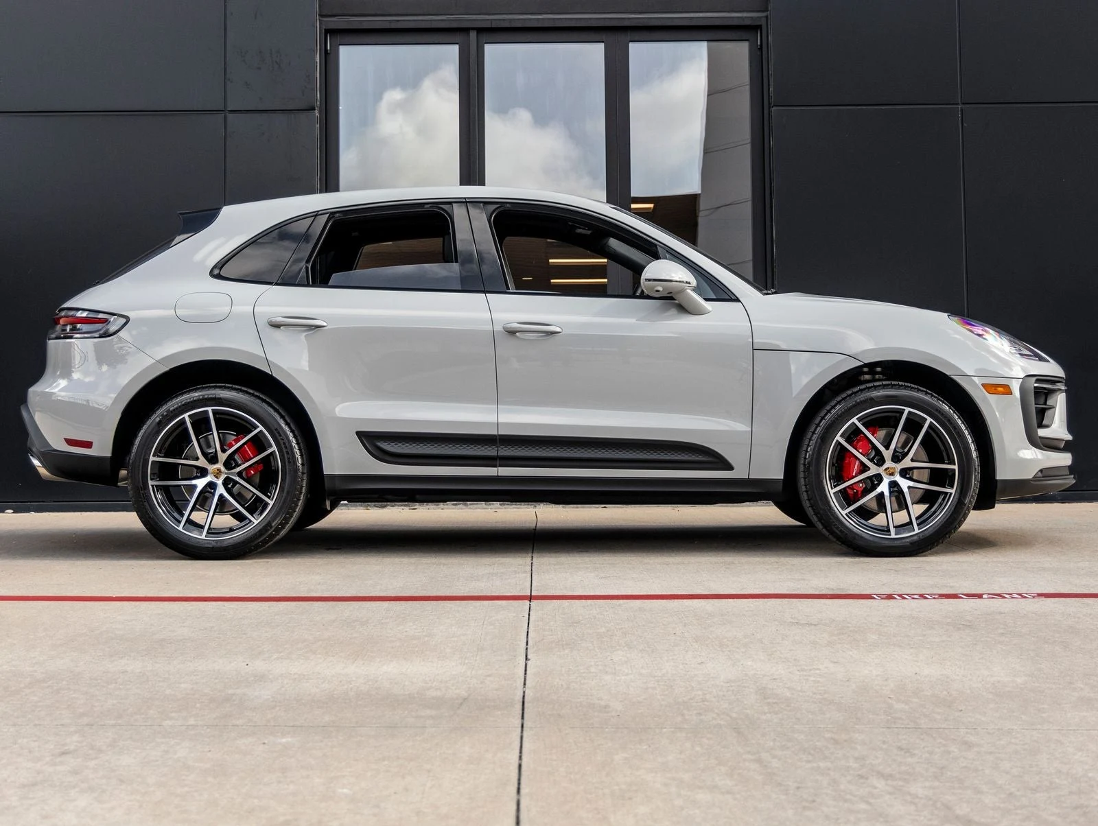 2026 Porsche Macan S (95B), 12/20