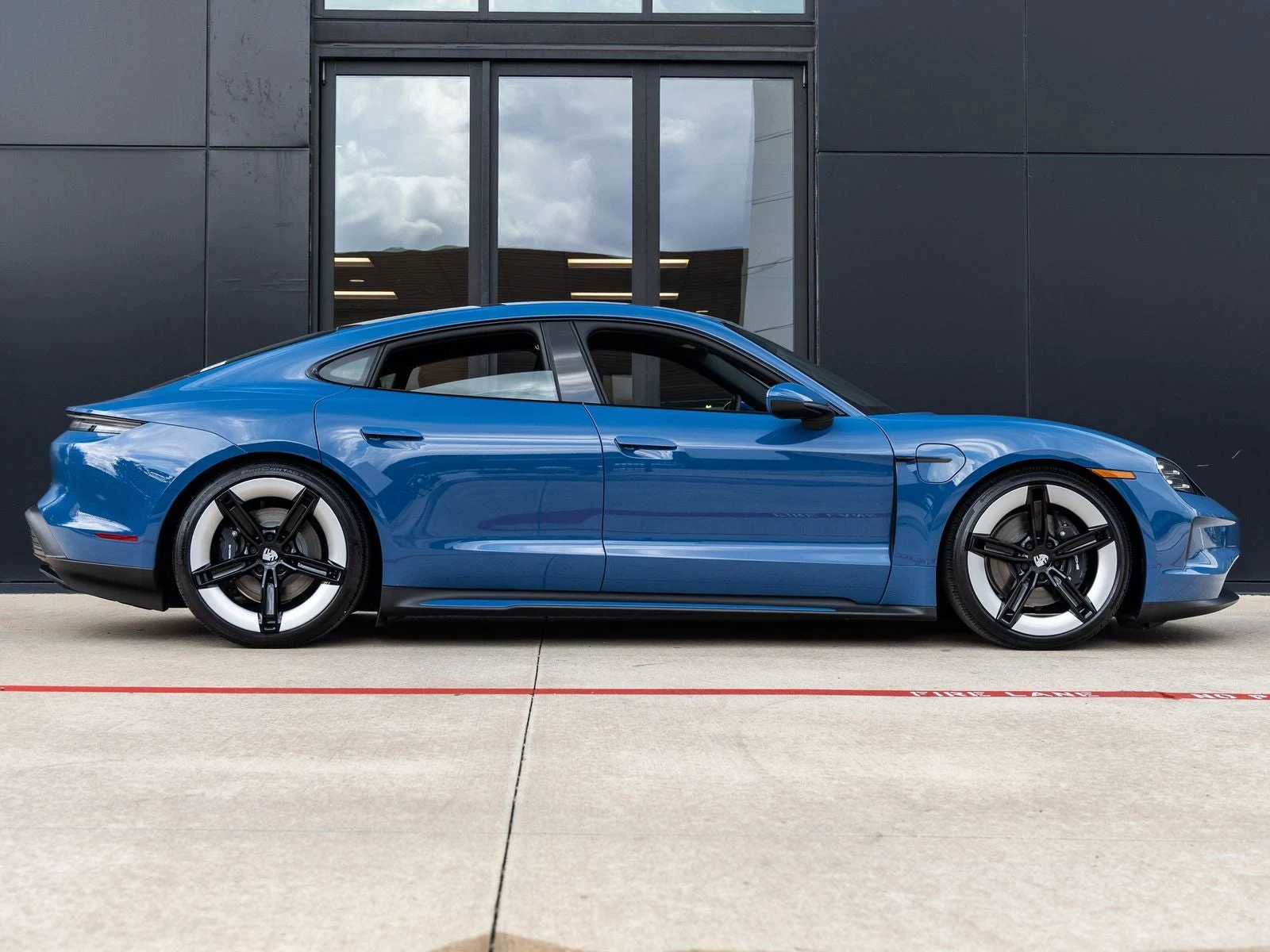 2026 Porsche Taycan 4 Sedan (2025 Update), 12/20