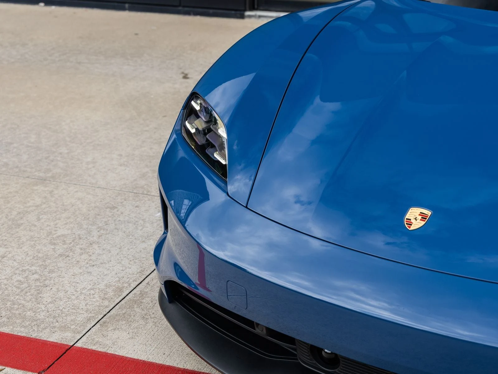 2026 Porsche Taycan 4 Sedan (2025 Update), 17/20