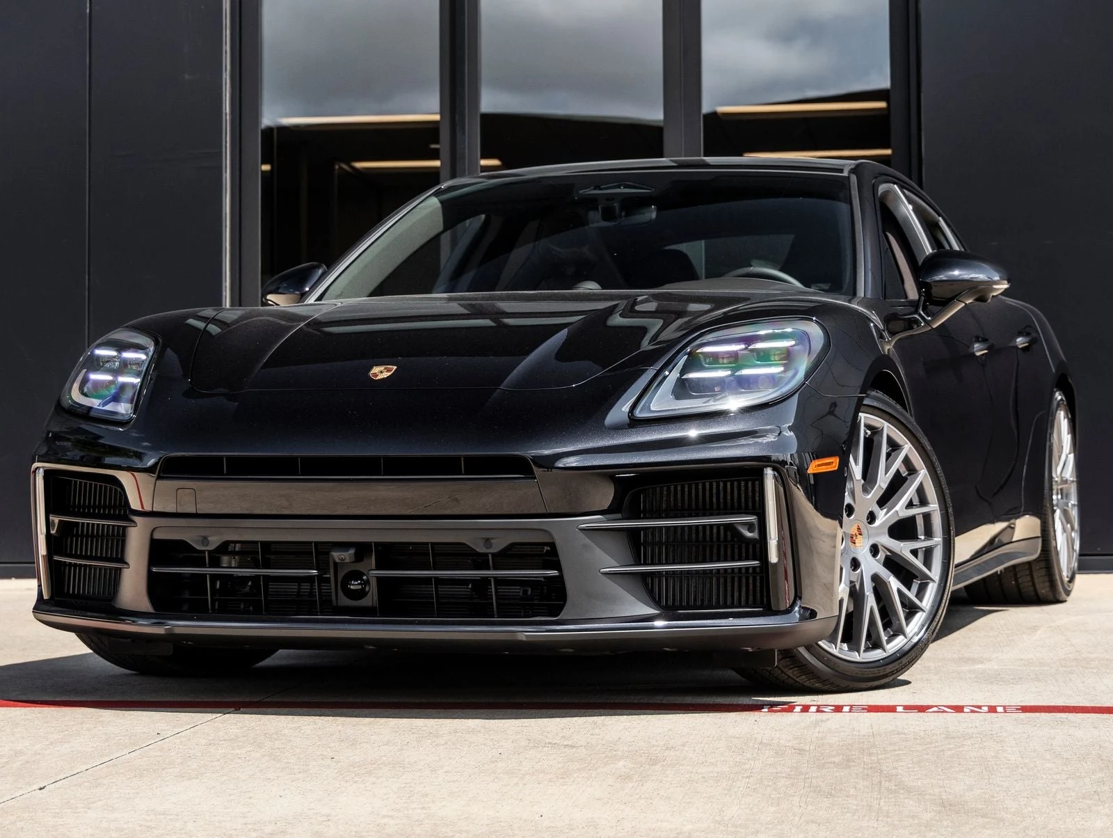 Porsche Panamera 4 (976) · Jet Black Metallic · Indigo Auto Group