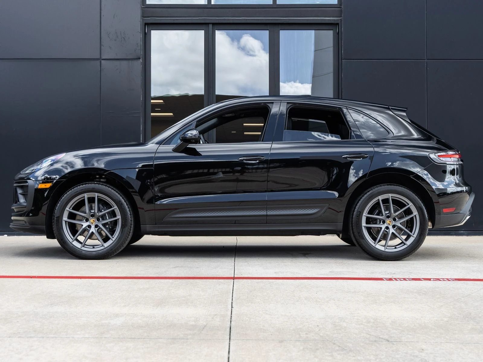2026 Porsche Macan (95B), 2/20
