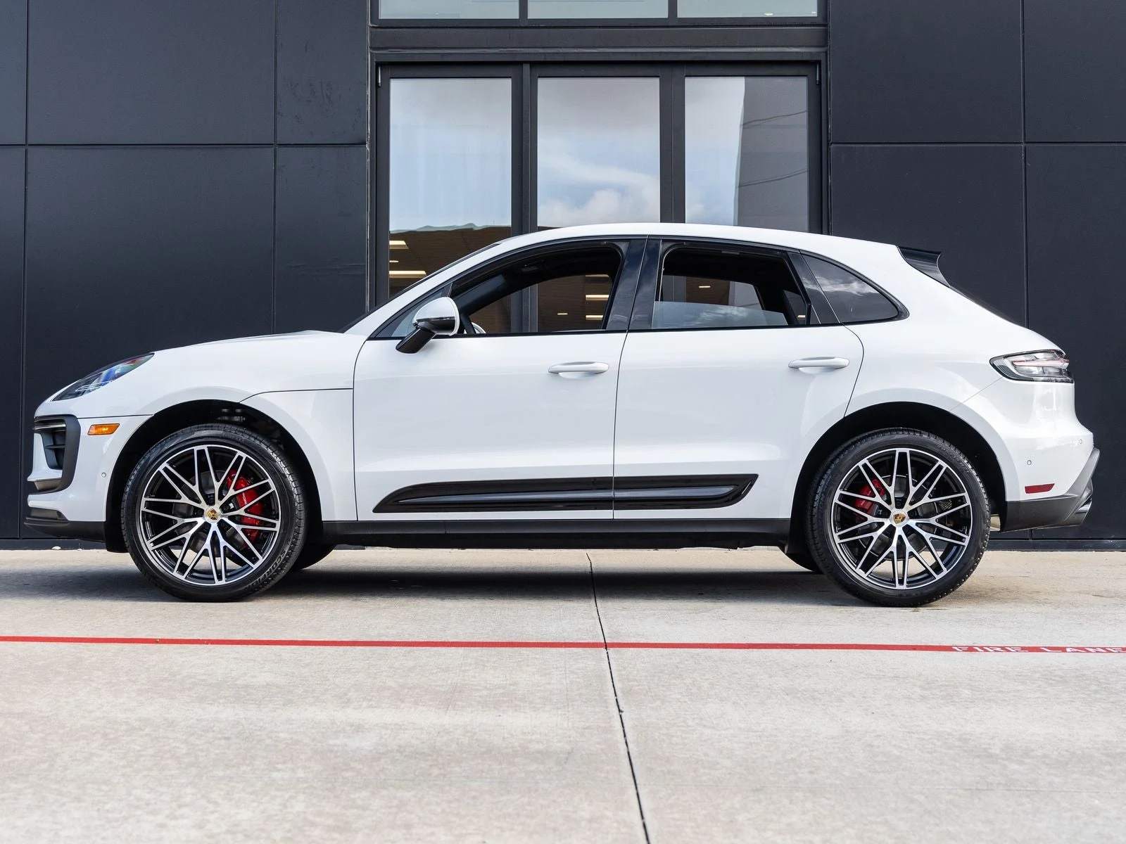2026 Porsche Macan S (95B), 2/20