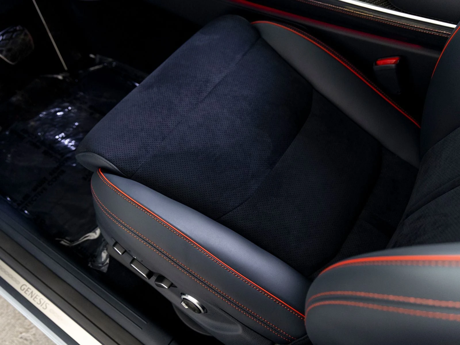 2027 Genesis GV70 3.5T Prestige Graphite (2024 Update), 12/20