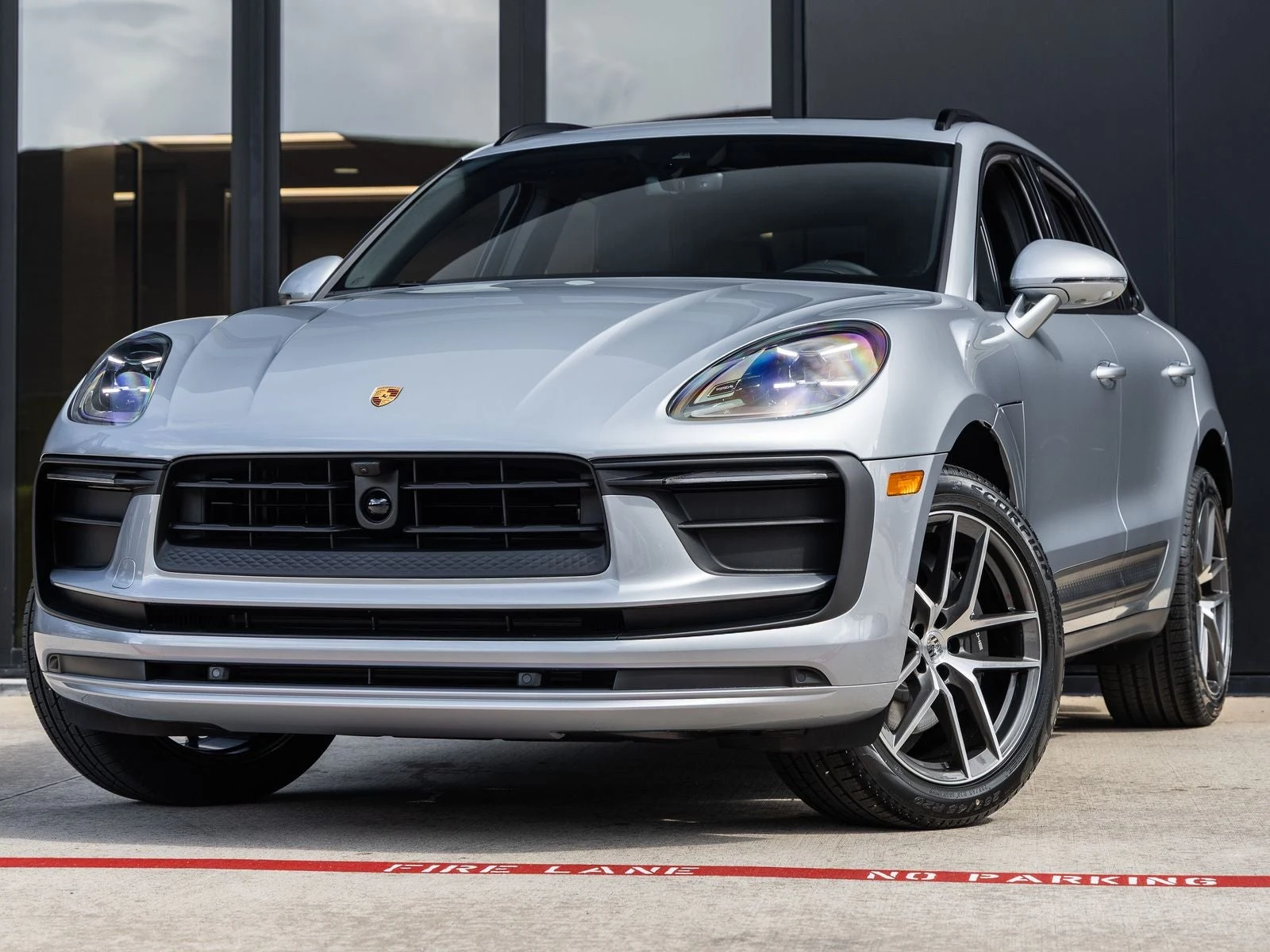 Porsche Macan (95B) · Dolomite Silver Metallic · Indigo Auto Group