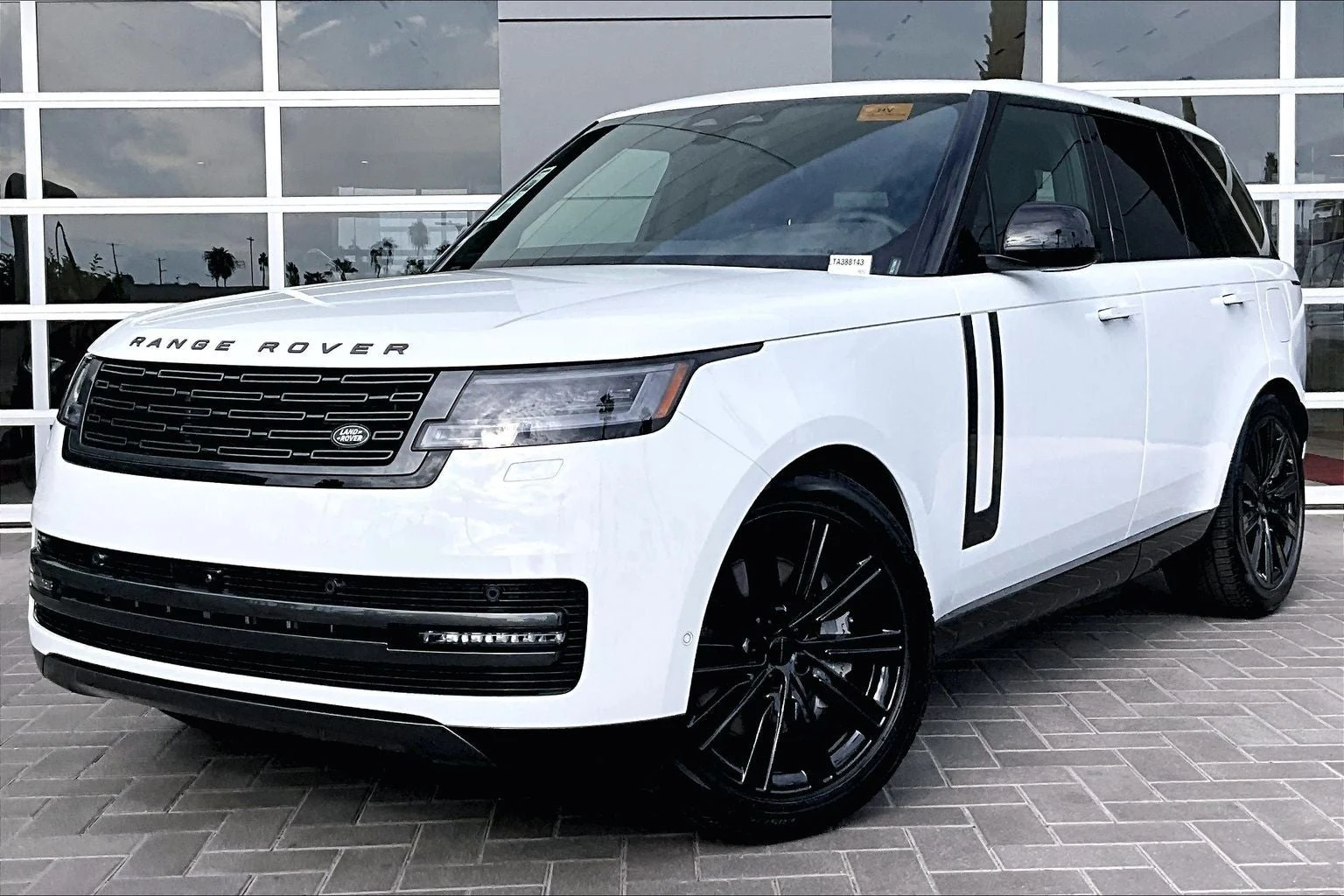 Land Rover Range Rover Plug-In Hybrid SE (L460) · Fuji White · Indigo Auto Group