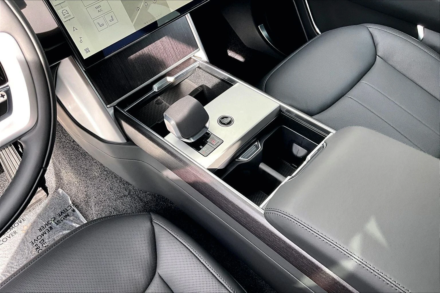 2026 Land Rover Range Rover Plug-In Hybrid SE (L460), 8/14