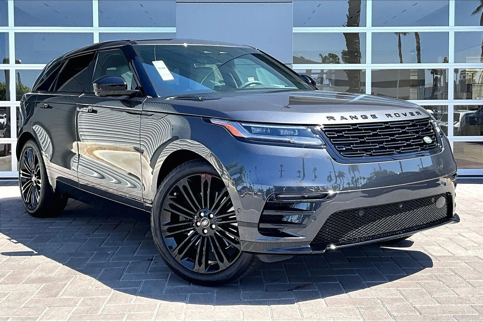 2026 Land Rover Range Rover Velar P250 Belgravia Edition (L560), 2/13