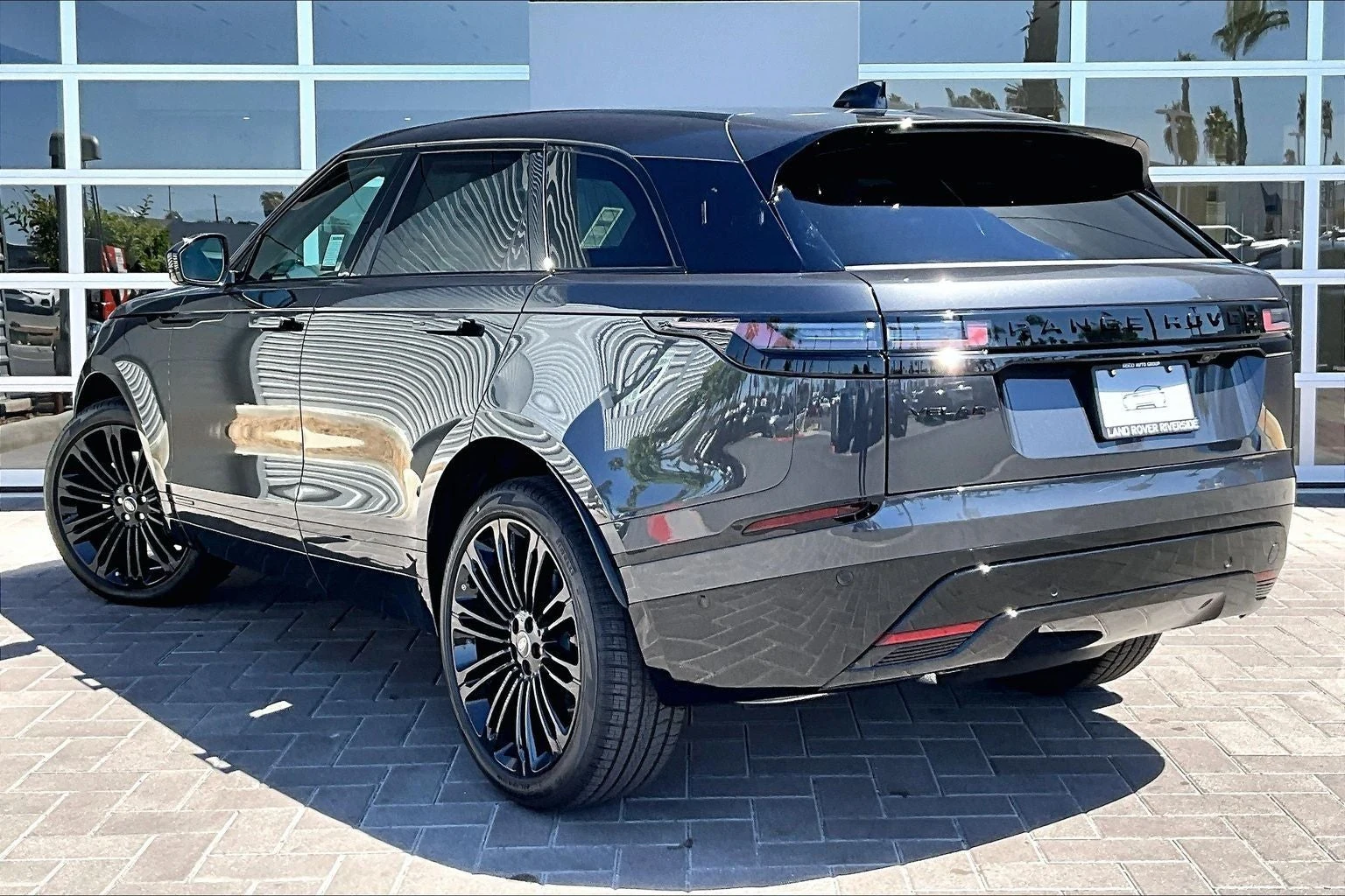 2026 Land Rover Range Rover Velar P250 Belgravia Edition (L560), 3/13