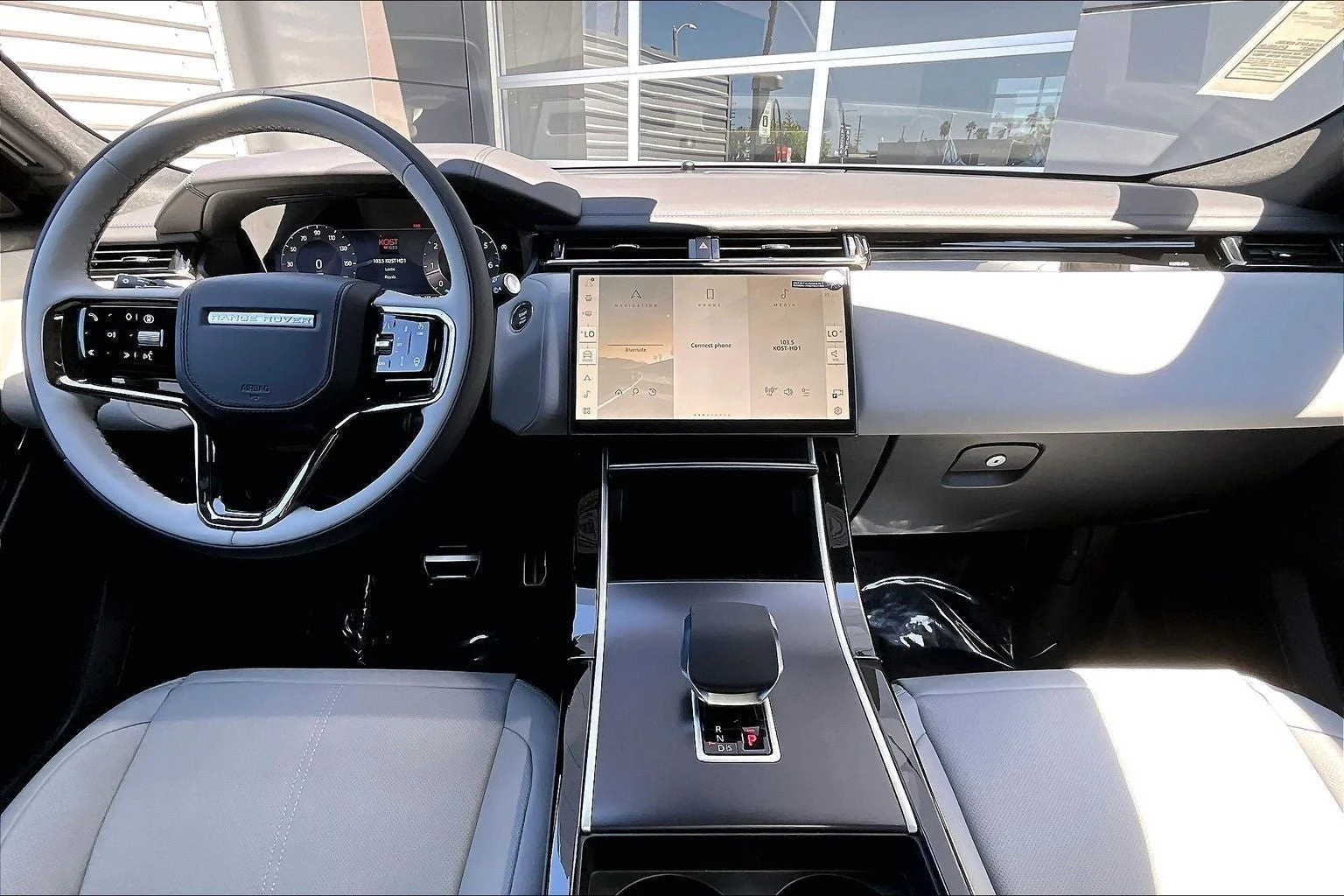 2026 Land Rover Range Rover Velar P250 Belgravia Edition (L560), 5/13