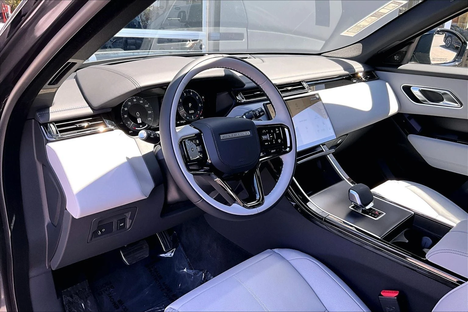 2026 Land Rover Range Rover Velar P250 Belgravia Edition (L560), 6/13