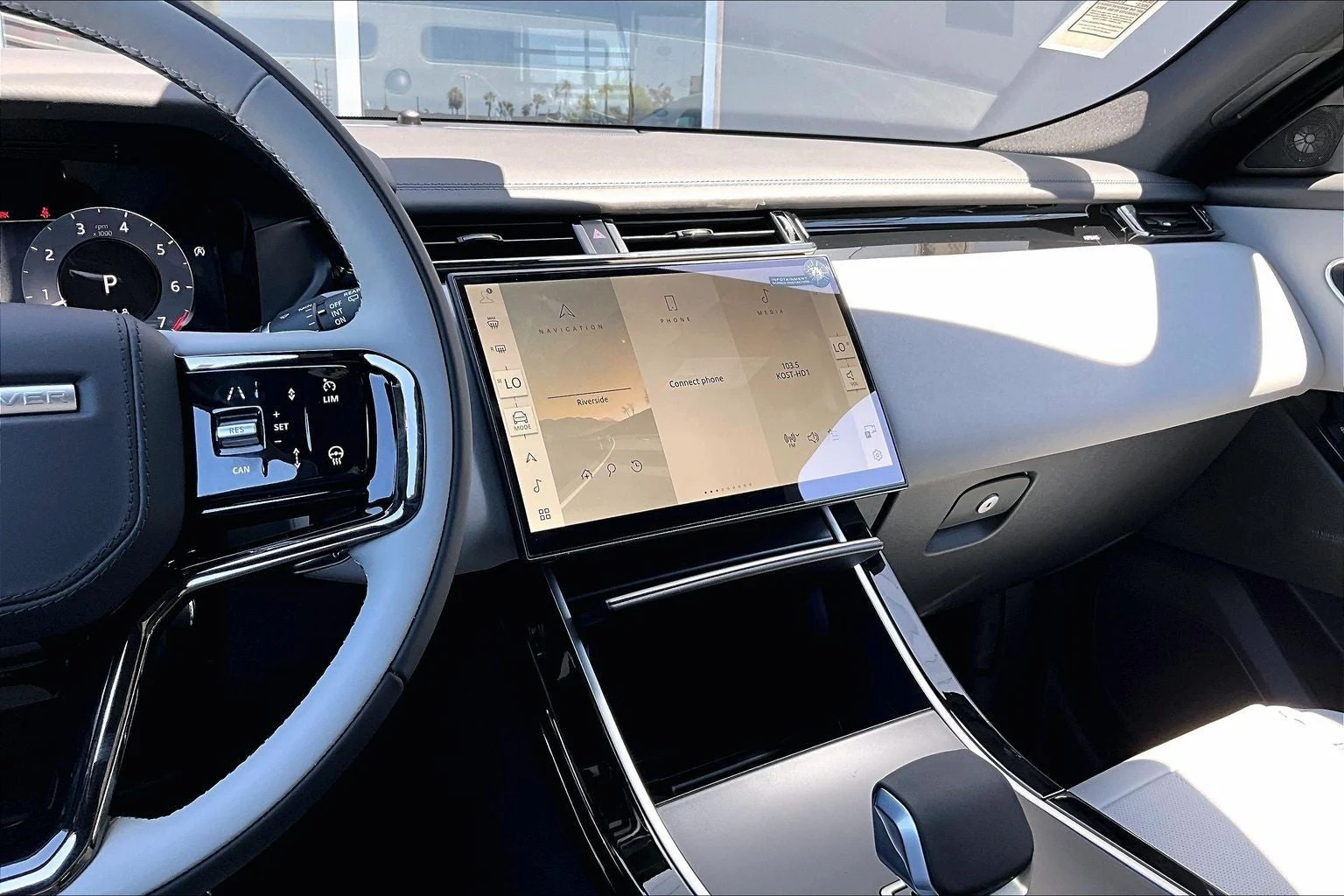 2026 Land Rover Range Rover Velar P250 Belgravia Edition (L560), 7/13