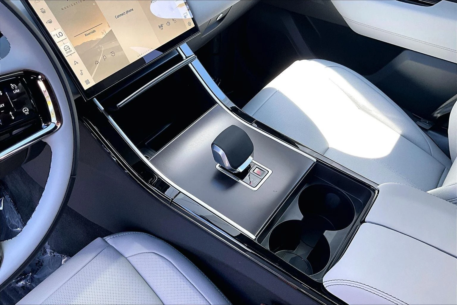 2026 Land Rover Range Rover Velar P250 Belgravia Edition (L560), 8/13