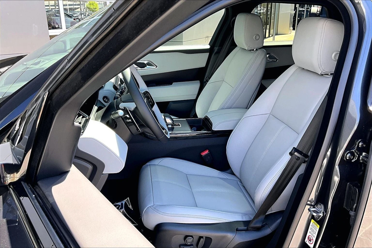 2026 Land Rover Range Rover Velar P250 Belgravia Edition (L560), 9/13