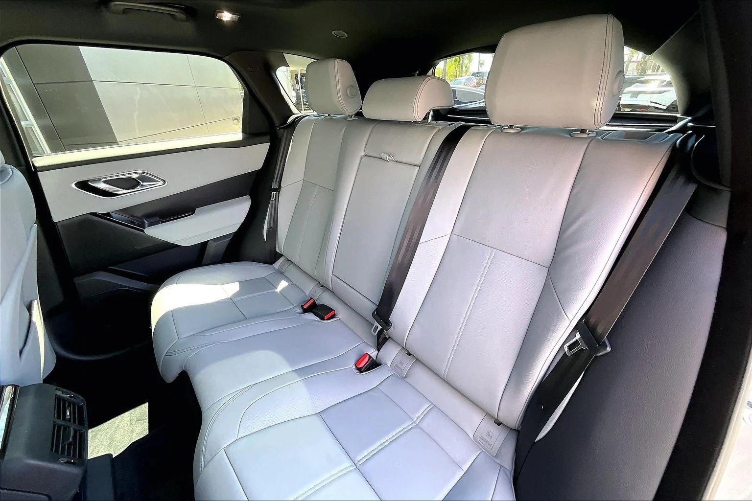 2026 Land Rover Range Rover Velar P250 Belgravia Edition (L560), 10/13