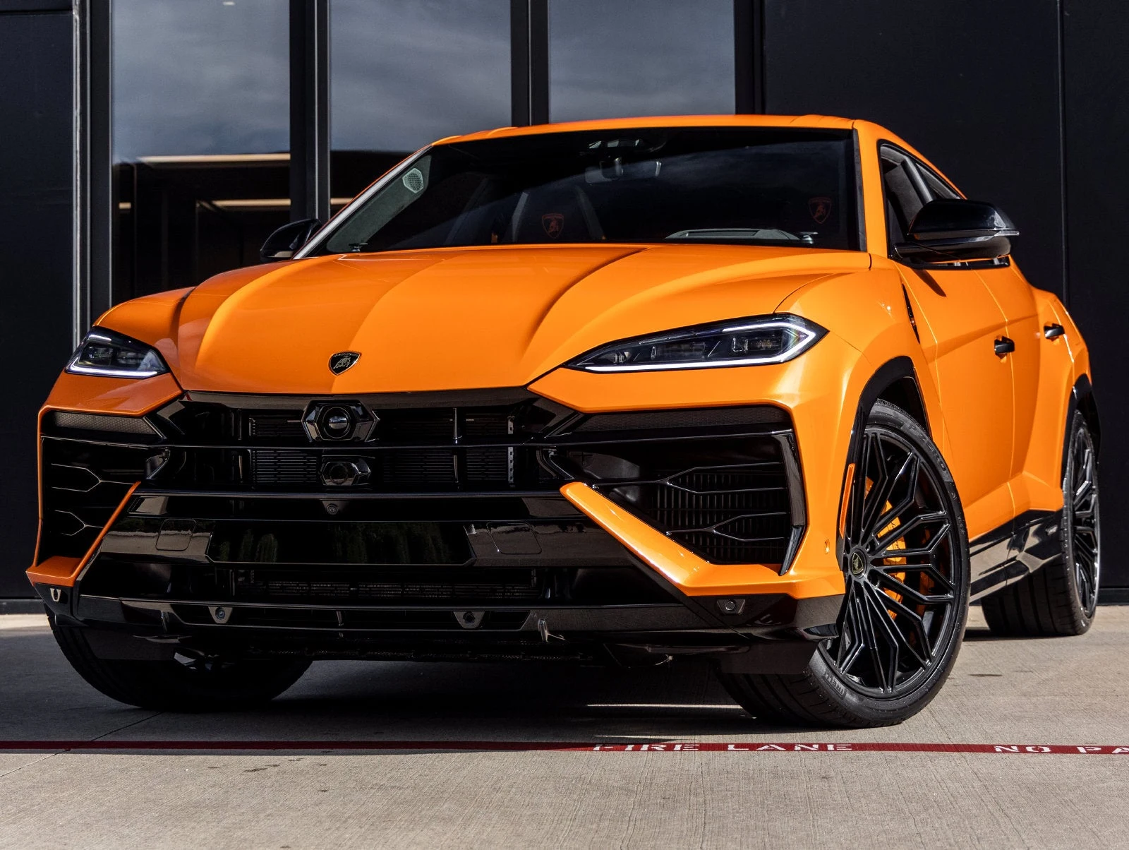 Lamborghini Urus SE · Arancio Borealis Metallic · Indigo Auto Group