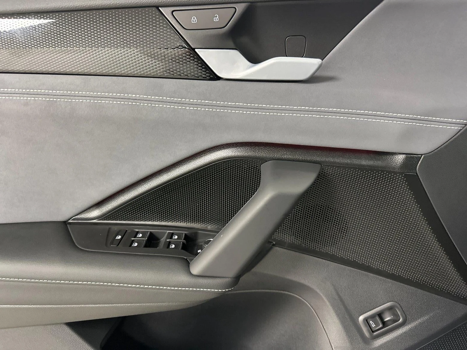 2026 Volkswagen Tiguan SE R-Line Black (3rd Generation North America), 10/20