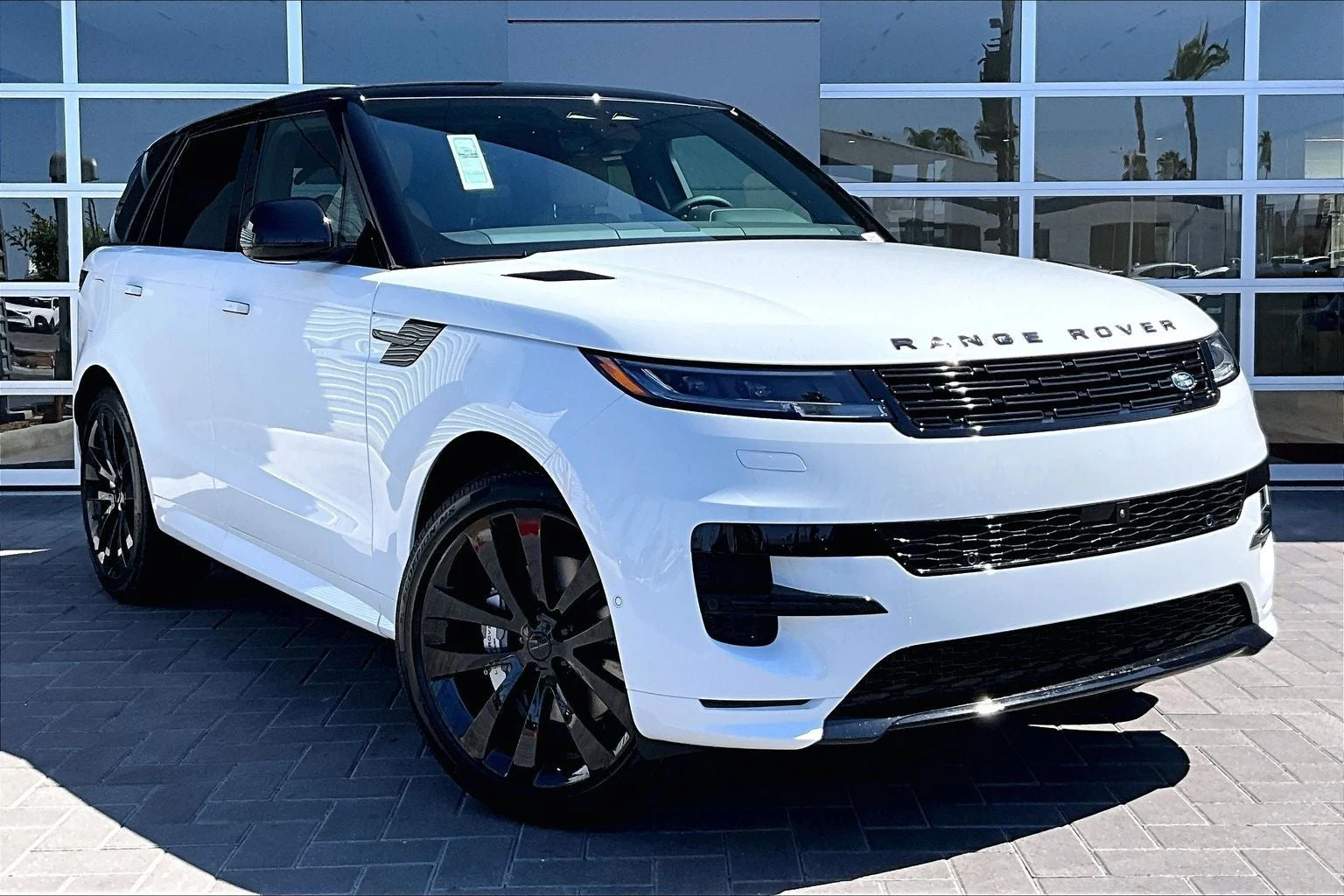 2027 Land Rover Range Rover Sport Dynamic SE (L461), 2/14