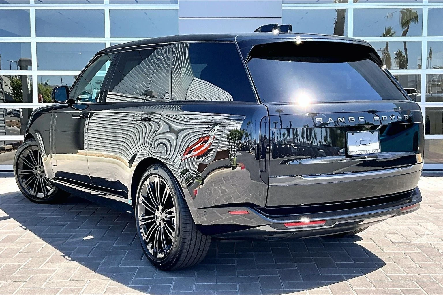 2027 Land Rover Range Rover SE LWB (L460), 3/15