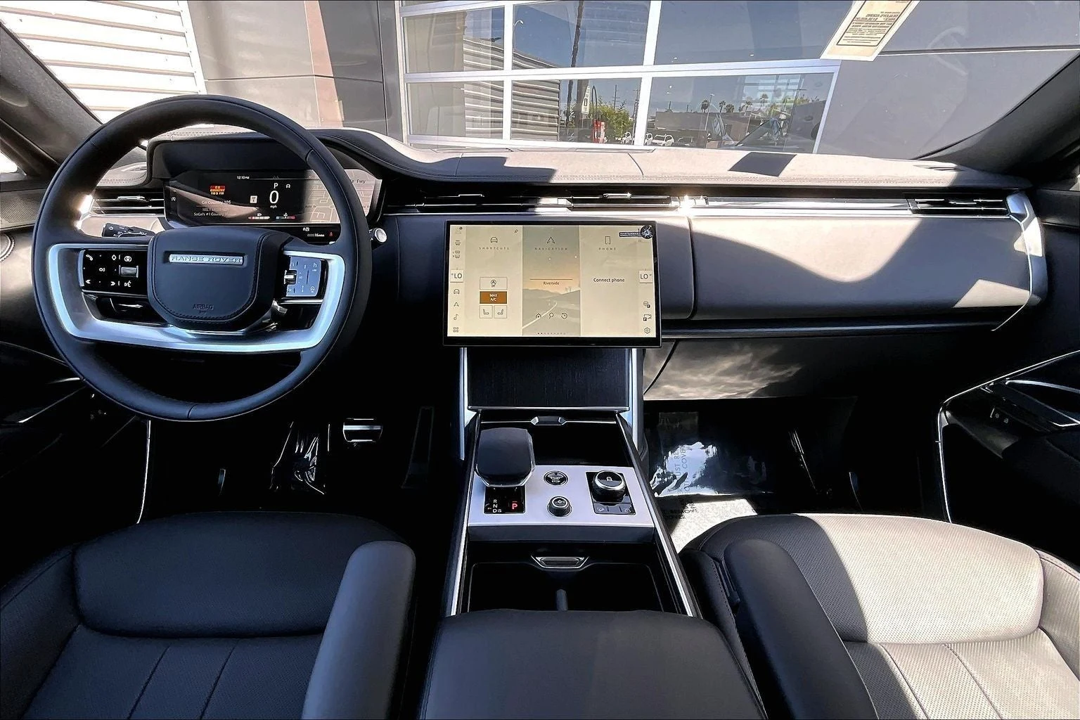 2027 Land Rover Range Rover SE LWB (L460), 5/15