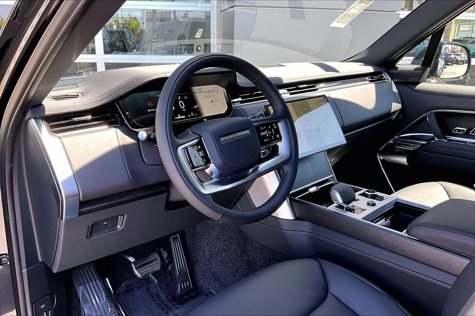2027 Land Rover Range Rover SE LWB (L460), 6/15
