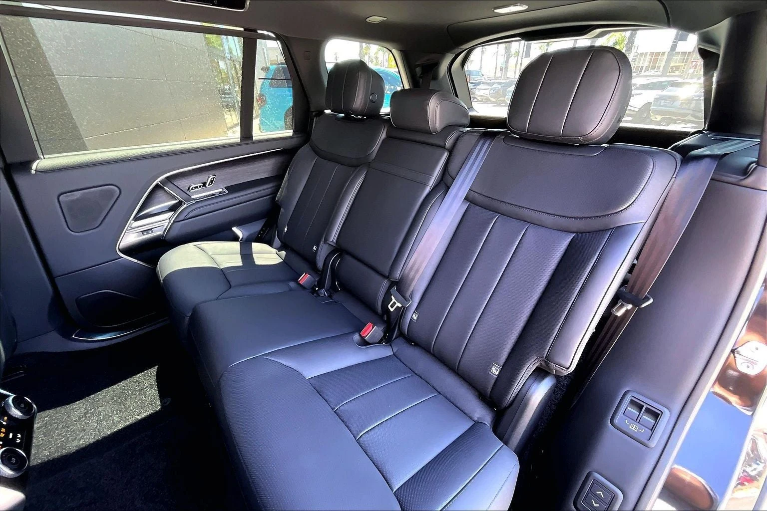 2027 Land Rover Range Rover SE LWB (L460), 10/15