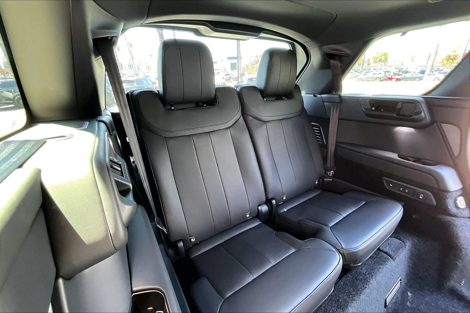 2027 Land Rover Range Rover SE LWB (L460), 11/15
