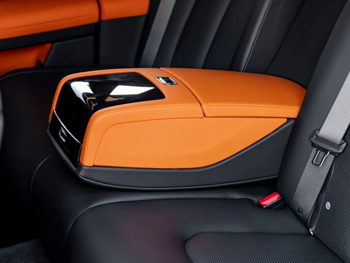 2027 Rolls-Royce Ghost Series II, 19/20