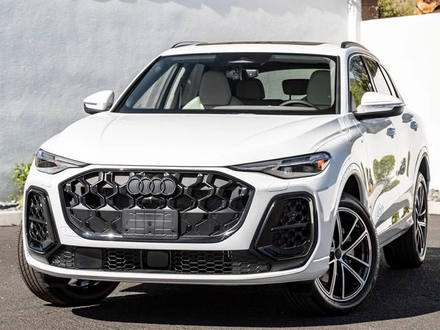 Audi Q5 Premium Plus quattro (GU) · Arkona White · Indigo Auto Group